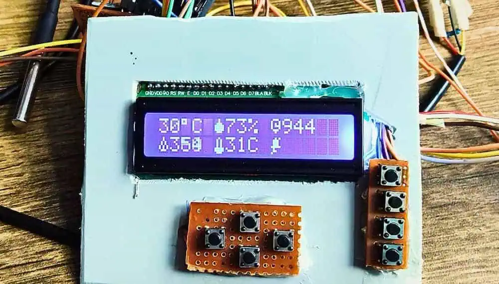 Close-up of the 16x2 LCD showing temperature, humidity, pressure, and gas icons on the kitchen monitor dashboard.